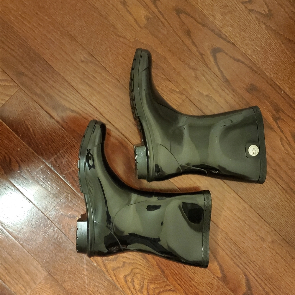 UGG rain boots, size 10, black patent leather